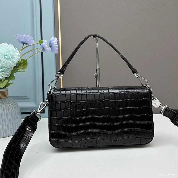 Vintage HOT Bag Leather Baguette Fendi In Medium Crocodile Re-Edition Black 0817